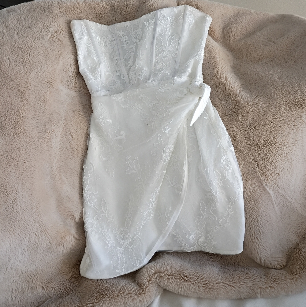 V Chapman Elegant White Strapless Dress Size 12